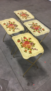 Set Of (4) Vintage Floral Design TV Trays