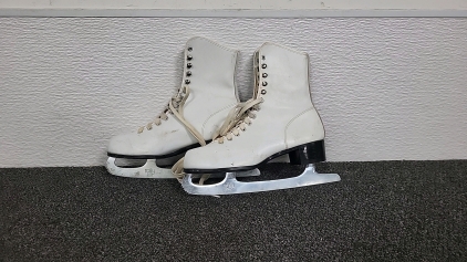 Pair of Women's Ice Skates