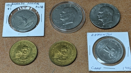 (4) Assorted Coins & (2) Tokens