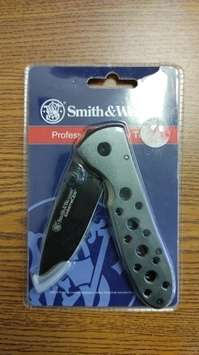 New Smith & Wesson Extreme Ops Lock-Back Folding Knife, In Blister Pack
