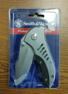 New Smith & Wesson Extreme Ops Lock-Back Folding Knife, In Blister Pack