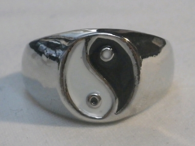 Yin & Yang Ring Marked 750 Size 11.5