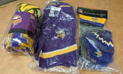 Minnesota Vikings 50x60" Throw, Scarf/Gloves Set, Knit Hat, Cleaning Gloves - All New!