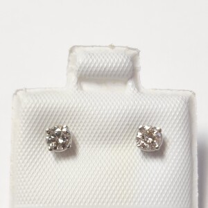 $1100 14K Diamond (0.28Ct,Si,J-K) Earrings