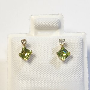 $400 10K Peridot(0.4ct) Diamond(0.06ct) Earrings