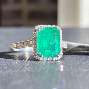 $8,335 Value - Diamond & Emerald Ring - Sz 6