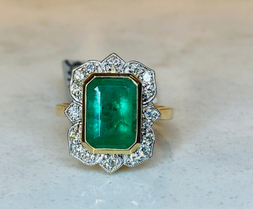 $6,930 Value - 14K Yellow Gold Diamond & Emerald Ring - Sz 6 1/2