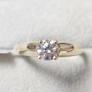 $9500 10K Diamond (0.7Ct,Vs,J-K) Ring