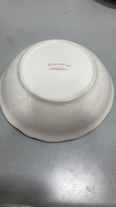 (4) Country Club Casuals Summer Glove Bowls, (7) Country Club Causuals Summer Glove Plates