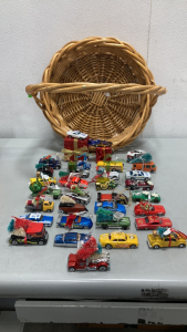 (32)Hot Wheels Christmas Tree Ornaments, Wicker Basket