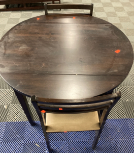Table w/ 2 Chairs