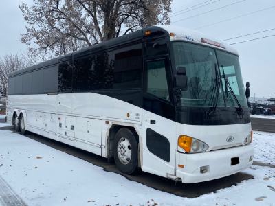 2006 Motor Coach Industries inc. - 102K Miles - Diesel - Runs and Drives Well