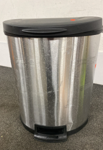 Trash Can with Lid