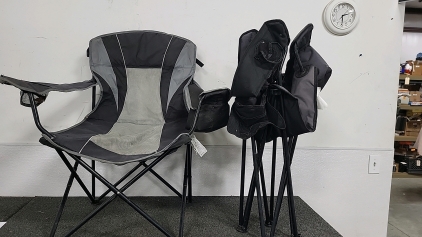 Set of (2) Folding Lawn Chairs