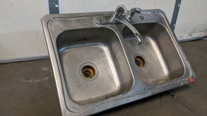 33x22 Double Basin Stainless Sink w/Faucet & Sprayer