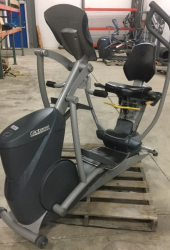 (1) Octane Fitness Seated Elliptical