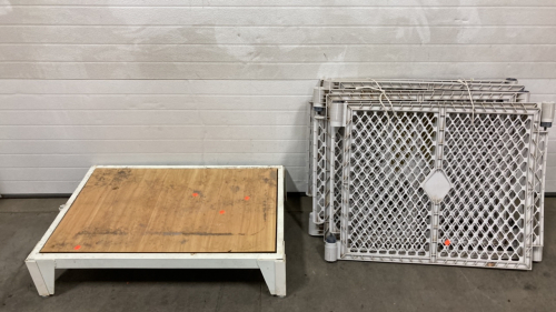 (6) Plastic Gates, Metal Table