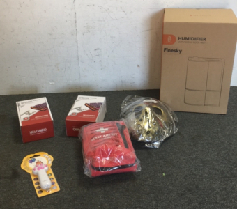 (2) Hk Gaming Double Shot Pudding PBT Caps (1) Halloween Jason Mask (1) Taotronics Finesky Humidifier (1) First aid kit (1) Paw BeamLaser Cat Toy