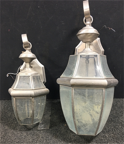 (2) Light Fixtures