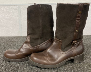 Pair of Sonoma Womans Boots Size 7.5