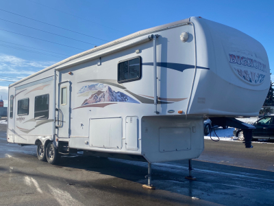 2008 Bighorn 5th Wheel RV - Good Condition!