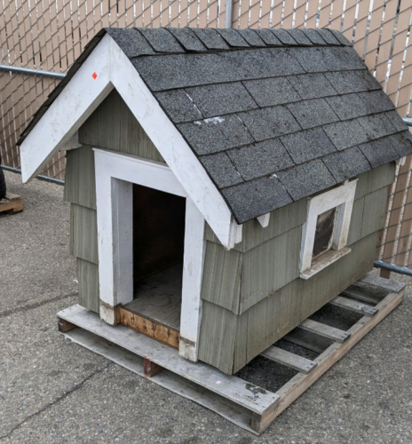 46x65x50 Dog House