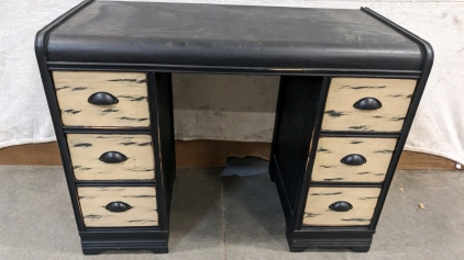 Knee-hole Desk