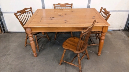 60x42 Dining Table w/Chairs