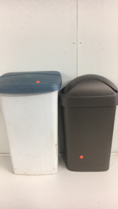 (2) Trash Cans with Top