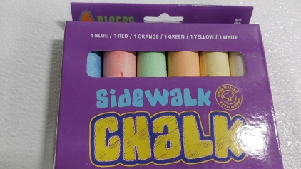 (3) Packs Of Easy Fill Water Balloons (4) Boxes Sidewalk Chalk