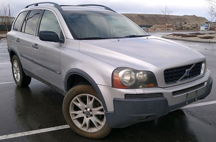 2004 Volvo XC90 T6 - AWD - Turbo - Heated Seats - Options!