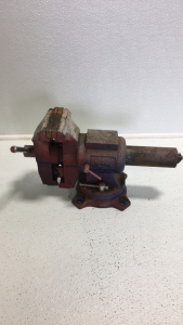 Wilton Heavy Duty Bench Mount Pipe Vise