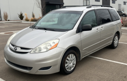 2010 Toyota Sienna - Spacious!