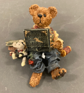 (1) Boyds Bears & Friends (1) Puppy Sculpture