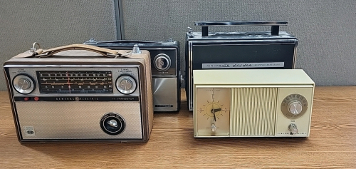 (4) Vintage Radios