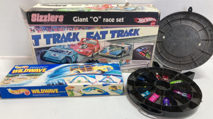 Hot Wheels Giant “O” Race Set, Wild Wave Stunt Set, Car Case w/ 10 Cars