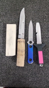 Assorted Knives & Wetstone