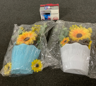 Plastic flowers, usb aquarium