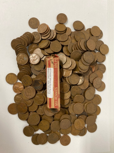 Large Assortment of Lincoln Wheat Back Pennies Minted Between 1909 to 1958 Mixed Dates and Mint Marks Please Inspect