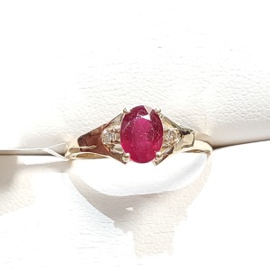 $1465 10K Natural Ruby(1ct) 2 Side Diamonds(0.05ct) Ring