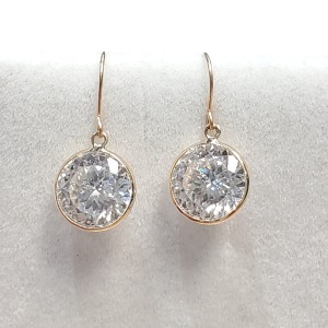 $1190 10K Laser Cut Moissanite (Test Like Diamond, Looks Better)(5ct) Earrings