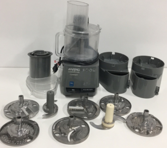Cuisinart Waring Commercial 2.5QT. Food Processor With Lots Of Attachments