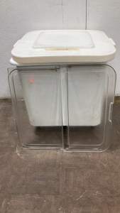 Large 18”x 18”x 18” Commercial Plastic Dry Storage Container W/ Wheels Lids