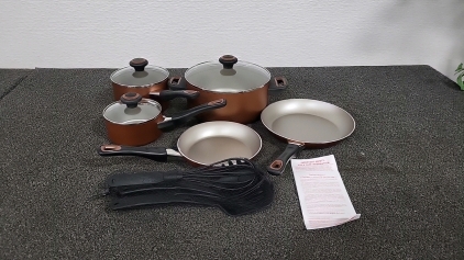 Farberware Pots and Pans Set