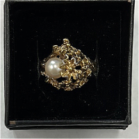 Pearl Gold Toned Ring