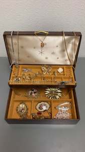 Padded Jewelry Box With Assorted Jewelry