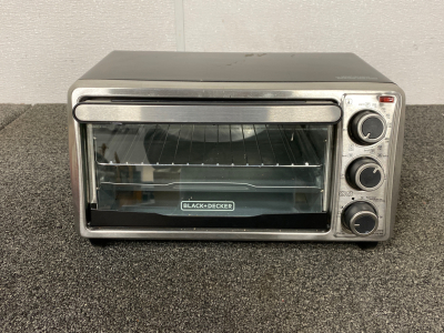 Black and Decker Toaster Oven Powers On