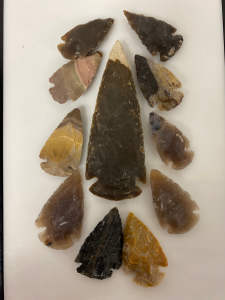 (10) Arrowheads And a 4&rdquo; Long Spearpoint