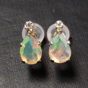 $400 10K Opal(1.1ct) Moissanite(0.05ct) Earrings