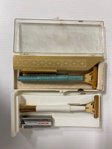 (2) Antique Lady Eversharp Safety Razors